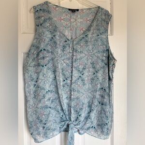 Roz & Ali Plus Size Sleeveless Tie-Front V-Neck Top in Light Blue Paisley 2X